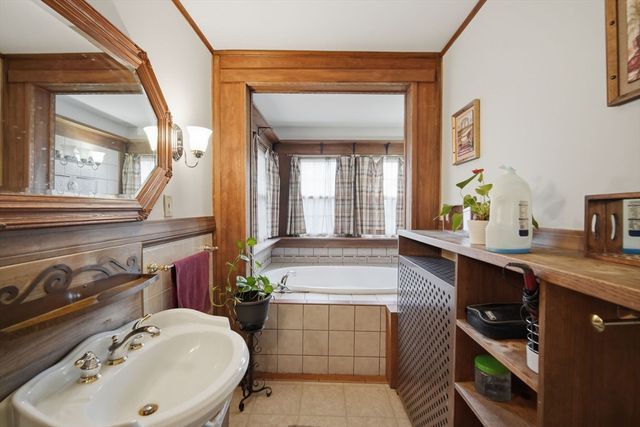 32 Burton St, Springfield, MA 01108