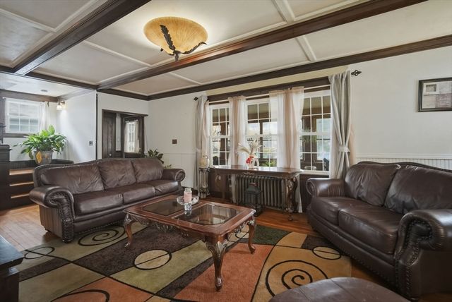 32 Burton St, Springfield, MA 01108