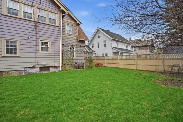 32 Burton St, Springfield, MA 01108