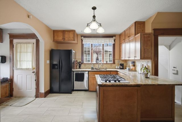32 Burton St, Springfield, MA 01108