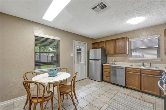 708 Moody Avenue, League City, TX 77573