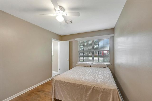 708 Moody Avenue, League City, TX 77573