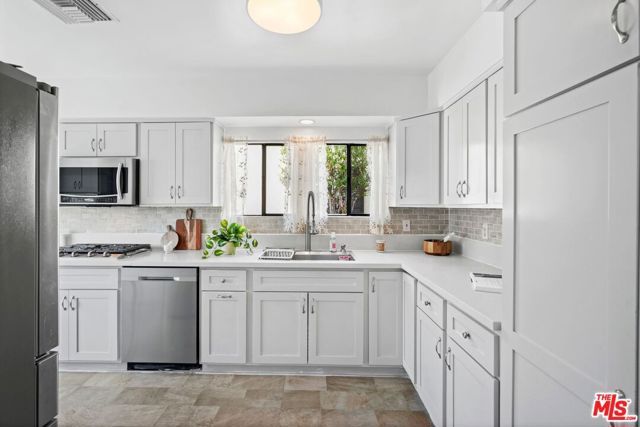 924 E Glenoaks Boulevard, Glendale, CA 91207