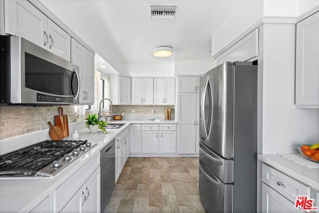 924 E Glenoaks Boulevard, Glendale, CA 91207