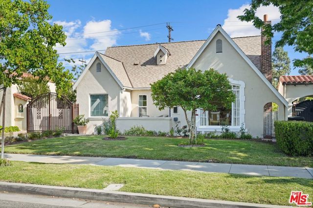 924 E Glenoaks Boulevard, Glendale, CA 91207
