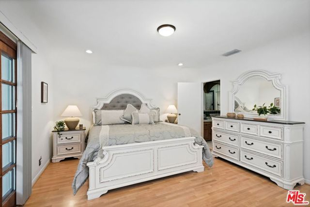 924 E Glenoaks Boulevard, Glendale, CA 91207