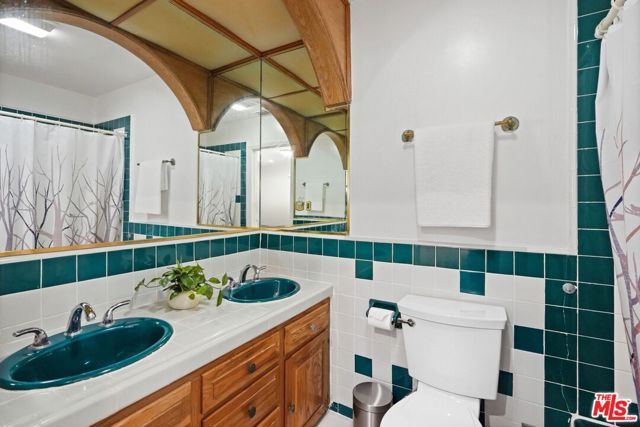 924 E Glenoaks Boulevard, Glendale, CA 91207