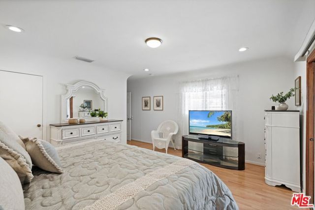 924 E Glenoaks Boulevard, Glendale, CA 91207