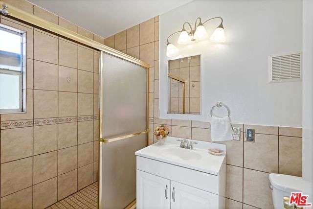 924 E Glenoaks Boulevard, Glendale, CA 91207