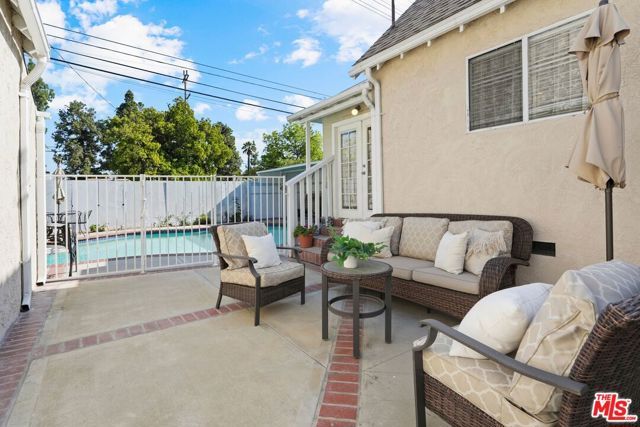 924 E Glenoaks Boulevard, Glendale, CA 91207