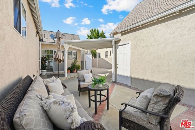 924 E Glenoaks Boulevard, Glendale, CA 91207