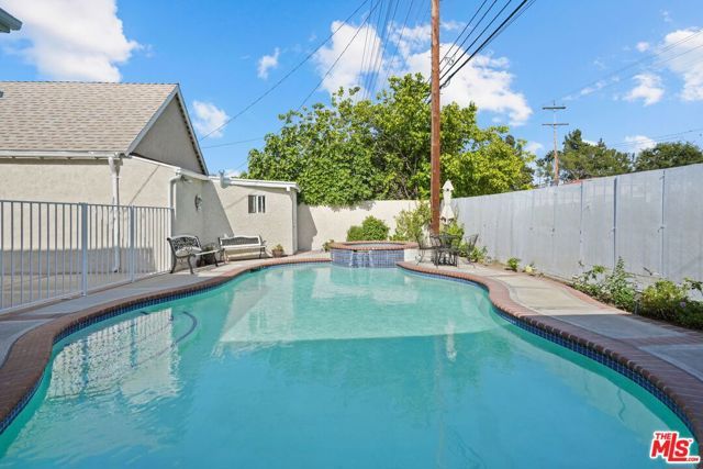 924 E Glenoaks Boulevard, Glendale, CA 91207