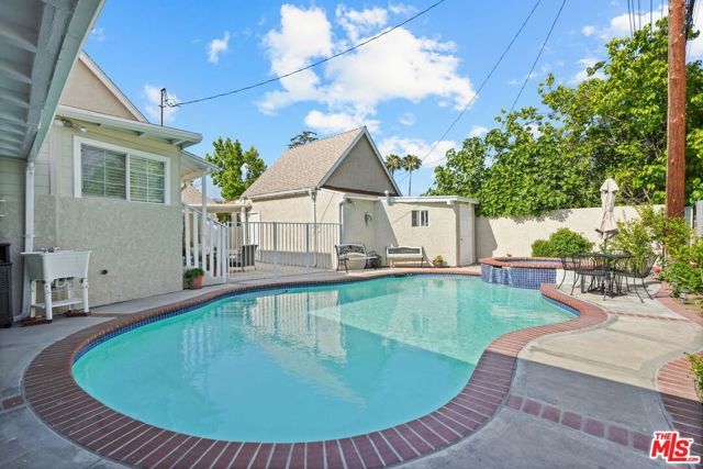 924 E Glenoaks Boulevard, Glendale, CA 91207
