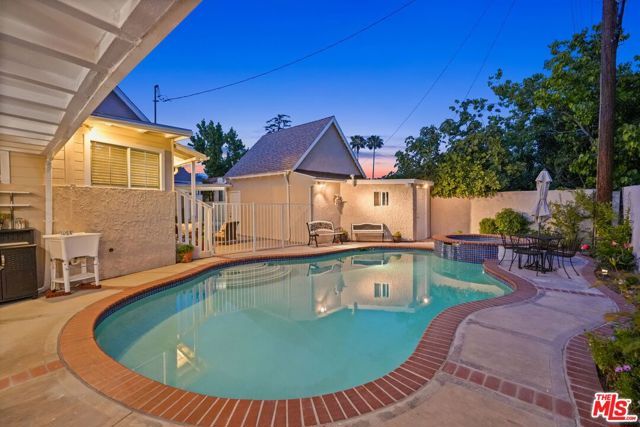 924 E Glenoaks Boulevard, Glendale, CA 91207