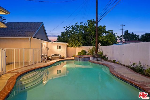 924 E Glenoaks Boulevard, Glendale, CA 91207