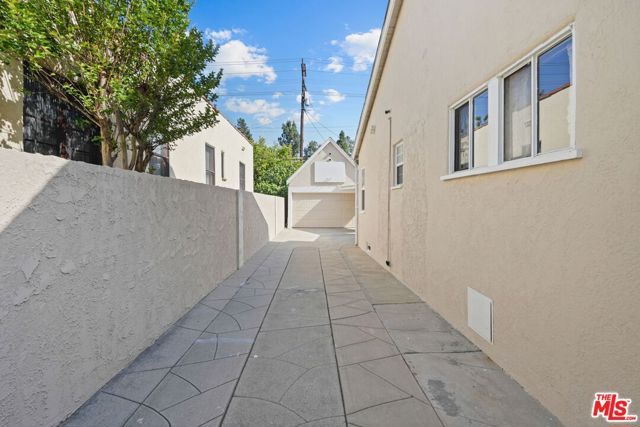 924 E Glenoaks Boulevard, Glendale, CA 91207
