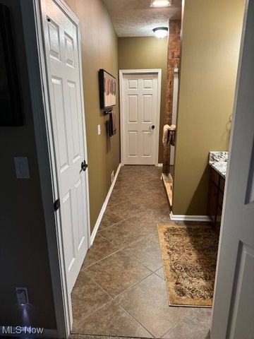 318 Lakewick Lane, Willowick, OH 44095