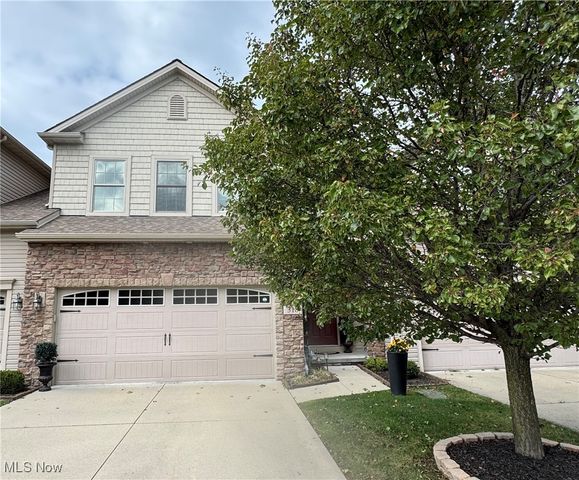 318 Lakewick Lane, Willowick, OH 44095