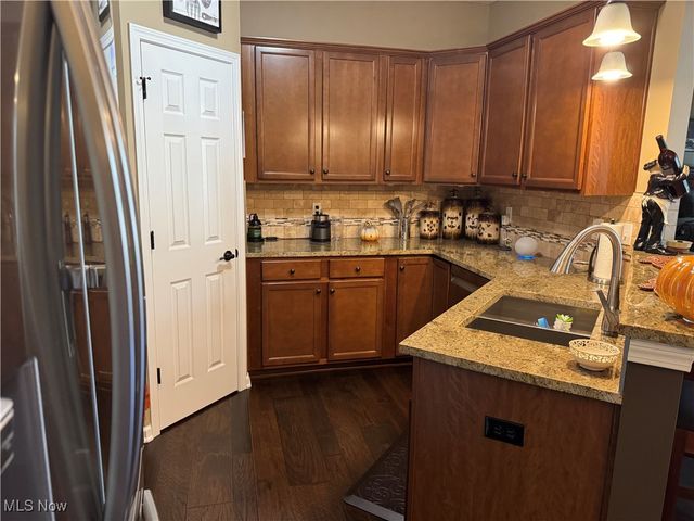 318 Lakewick Lane, Willowick, OH 44095