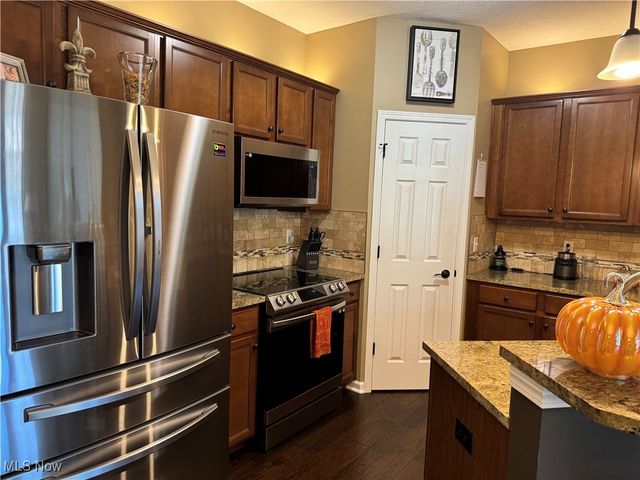 318 Lakewick Lane, Willowick, OH 44095