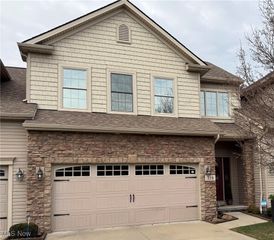 318 Lakewick Lane, Willowick, OH 44095