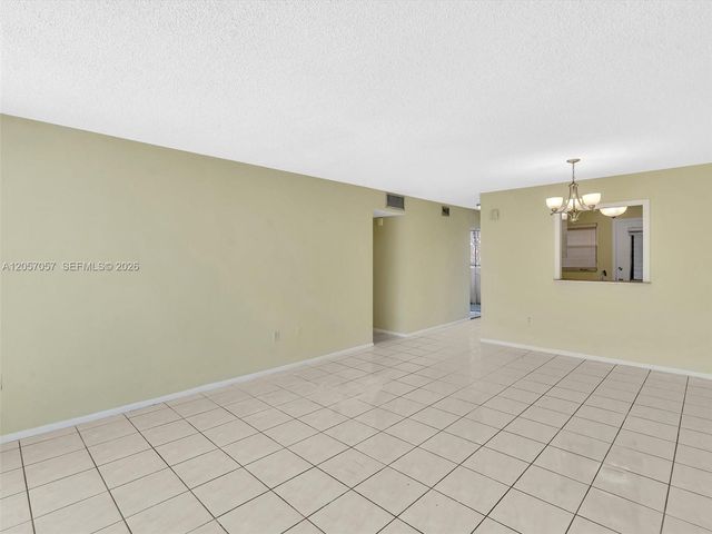 3600 NE 170th St 211, North Miami Beach, FL 33160