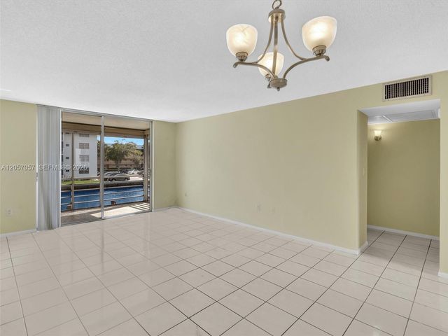 3600 NE 170th St 211, North Miami Beach, FL 33160