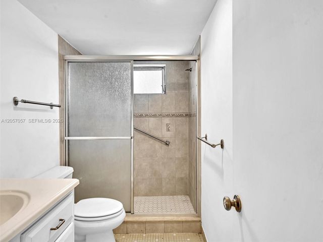 3600 NE 170th St 211, North Miami Beach, FL 33160