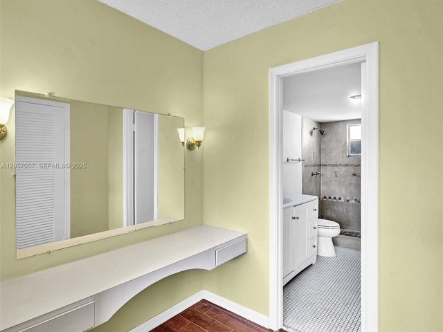 3600 NE 170th St 211, North Miami Beach, FL 33160