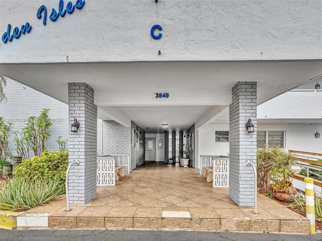 3600 NE 170th St 211, North Miami Beach, FL 33160