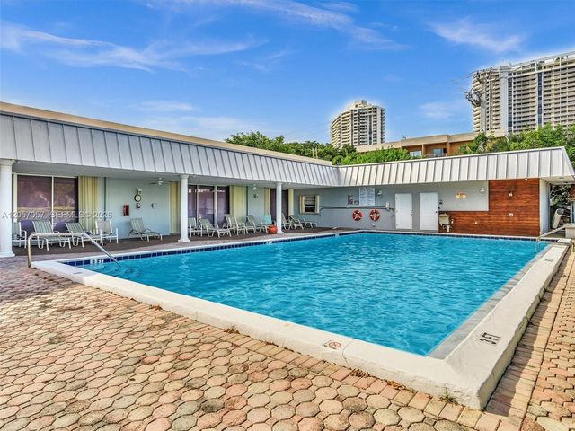 3600 NE 170th St 211, North Miami Beach, FL 33160