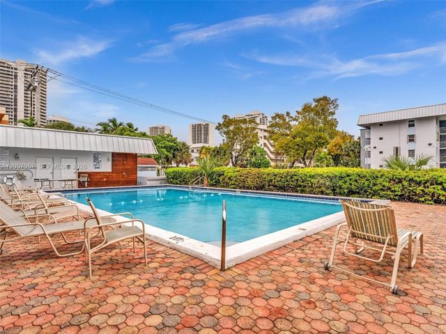 3600 NE 170th St 211, North Miami Beach, FL 33160