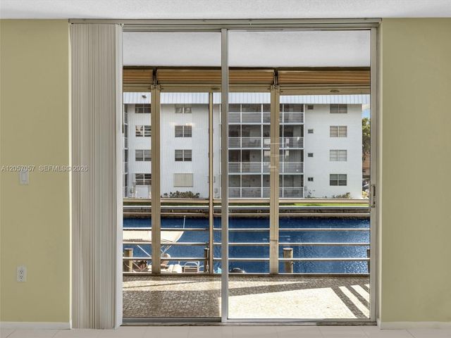 3600 NE 170th St 211, North Miami Beach, FL 33160
