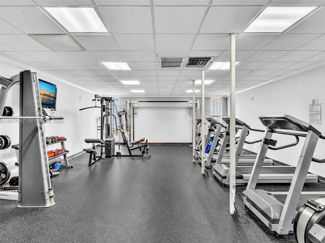 3600 NE 170th St 211, North Miami Beach, FL 33160