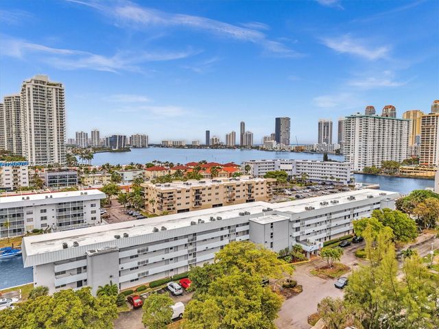 3600 NE 170th St 211, North Miami Beach, FL 33160
