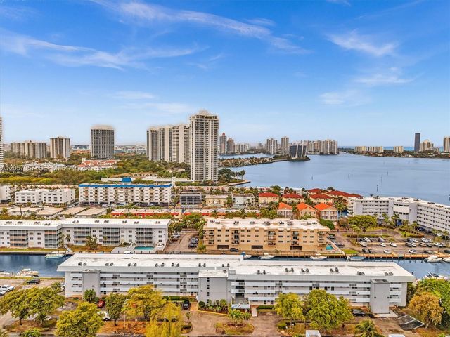 3600 NE 170th St 211, North Miami Beach, FL 33160