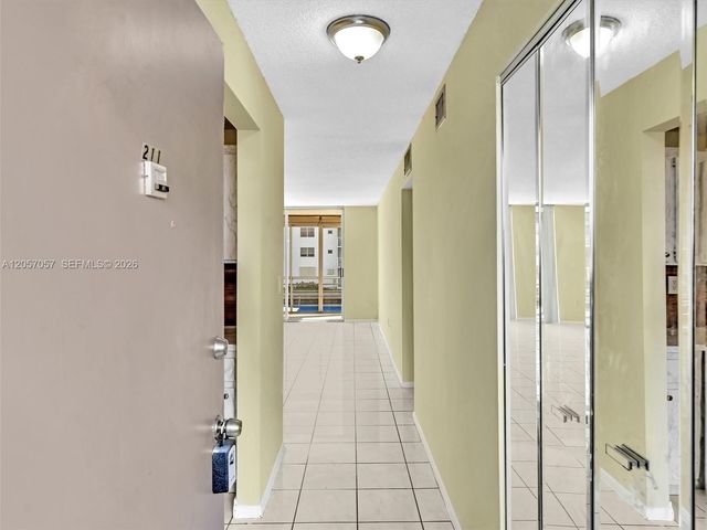 3600 NE 170th St 211, North Miami Beach, FL 33160