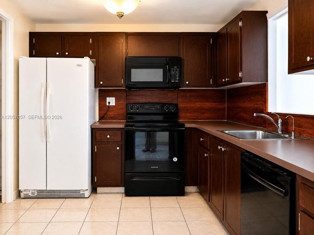 3600 NE 170th St 211, North Miami Beach, FL 33160