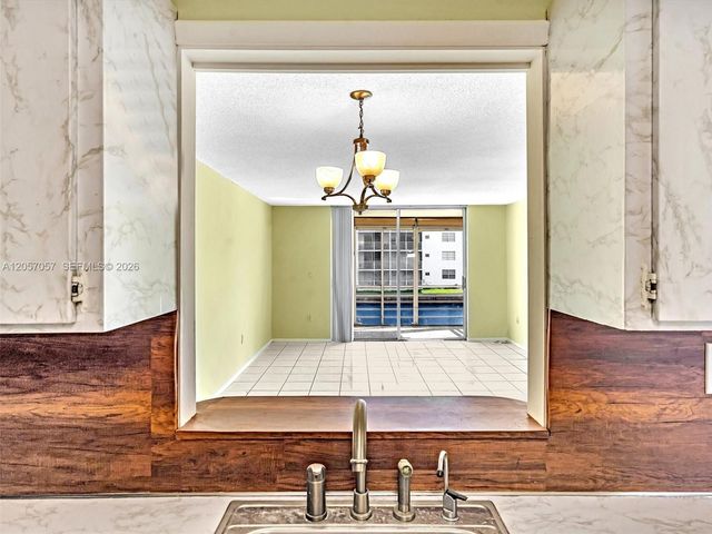 3600 NE 170th St 211, North Miami Beach, FL 33160