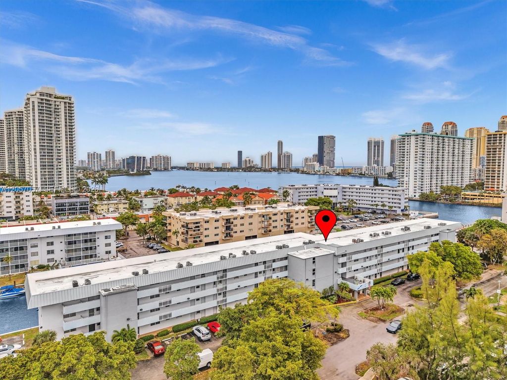 3600 NE 170th St 211, North Miami Beach, FL 33160