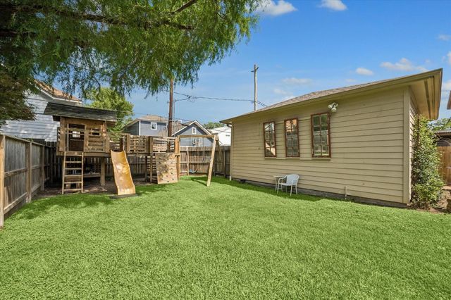 938 Columbia Street, Houston, TX 77008