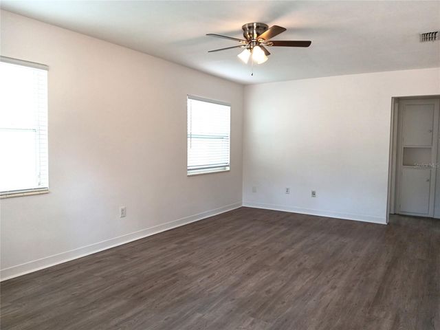 4942 OXFORD AVENUE N, St Petersburg, FL 33710