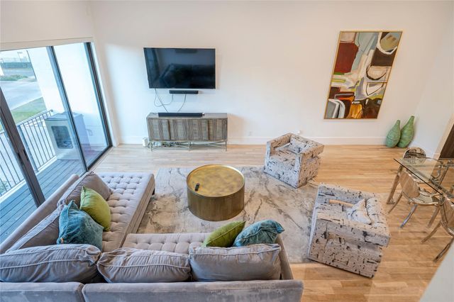 709 Memorial Heights Drive, Houston, TX 77007