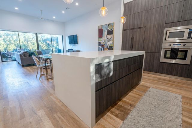 709 Memorial Heights Drive, Houston, TX 77007