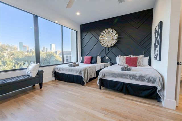 709 Memorial Heights Drive, Houston, TX 77007