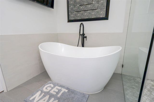 709 Memorial Heights Drive, Houston, TX 77007