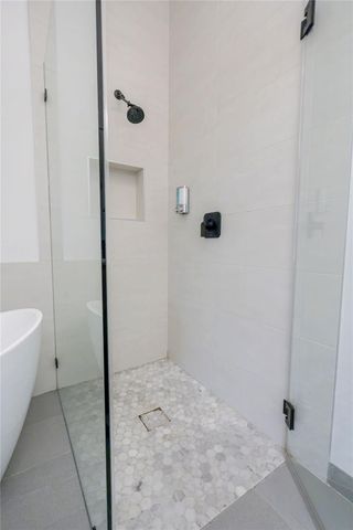 709 Memorial Heights Drive, Houston, TX 77007