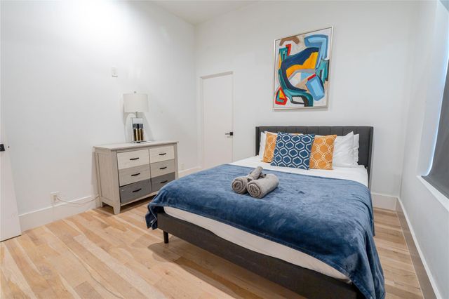 709 Memorial Heights Drive, Houston, TX 77007