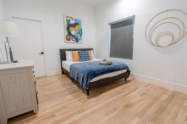 709 Memorial Heights Drive, Houston, TX 77007