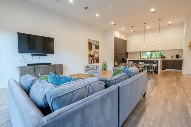 709 Memorial Heights Drive, Houston, TX 77007